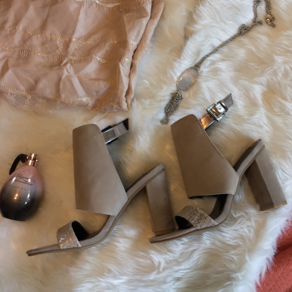 NWOT Kenneth Cole Sandal Booties